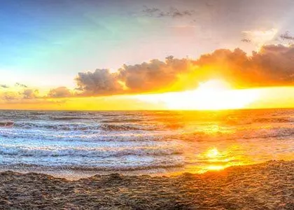 Strand på Sri Lanka ved solnedgang